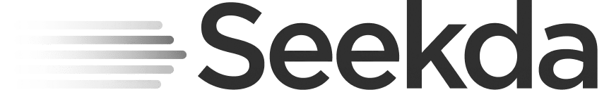 Seekda-Logo mit horizontalen Verlaufslinien, entworfen von einer Full-Service-Werbeagentur.