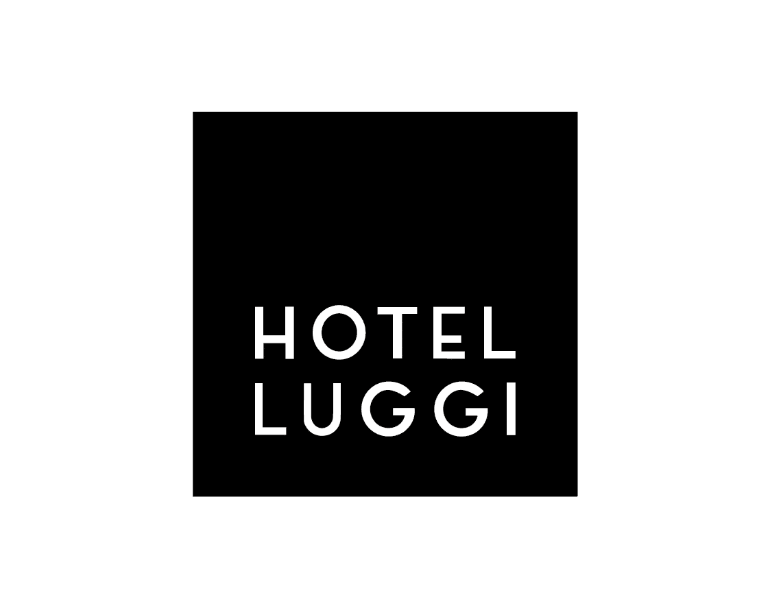 Schwarzes quadratisches Logo mit weißem Text, der in Großbuchstaben HOTEL LUGGI lautet.