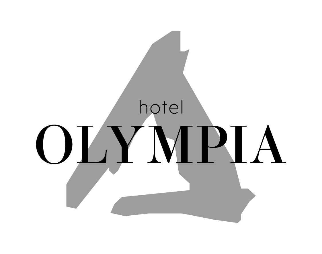 Logo mit Hotel OLYMPIA Text über einer großen abstrakten grauen A-Form im Hintergrund.