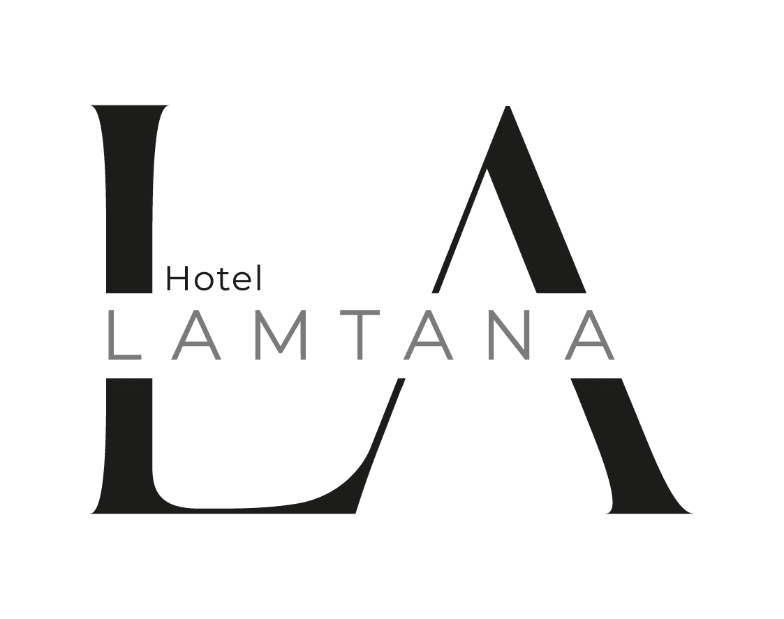 Logo mit großem L und A und Hotel Lamtana in kleinerer Schrift darüber.