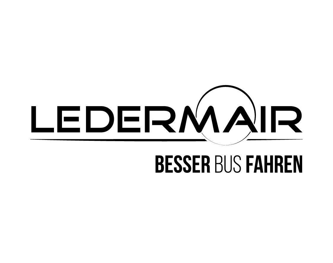 LEDERMAIR-Logo mit dem Slogan Besser Bus Fahren in fetter schwarzer Schrift.