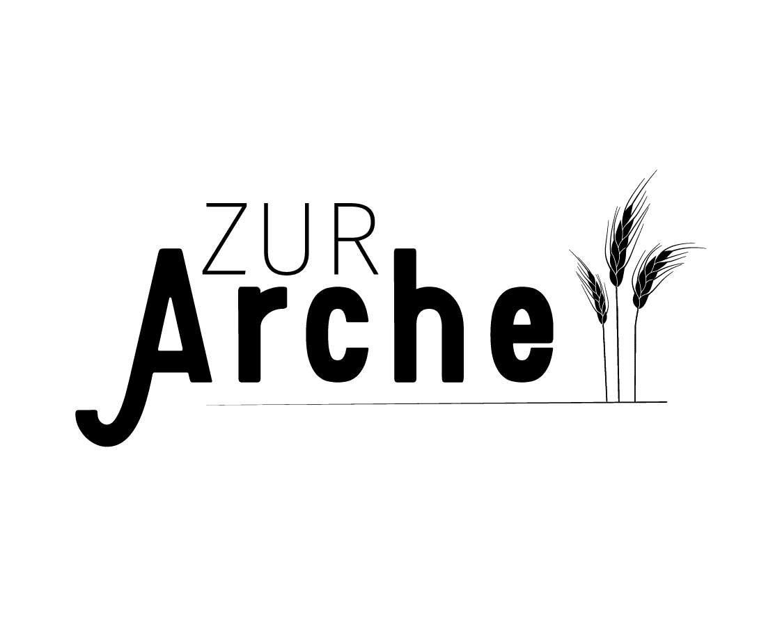 Zur Arche Textlogo mit Weizenhalmen auf einfarbigem Hintergrund.